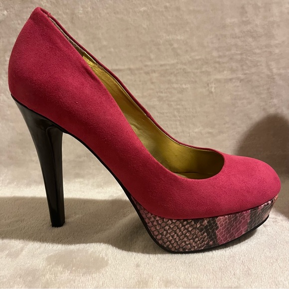 👠NWOT G by Guess beautiful pink with faux snake skin size 6.5 - Picture 1 of 10